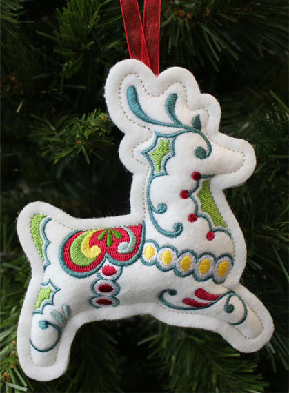 Christmas Reindeer Ornament (In-the-Hoop) - Image 3