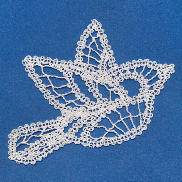 Delicate Robin (Battenburg Lace) - Image 4