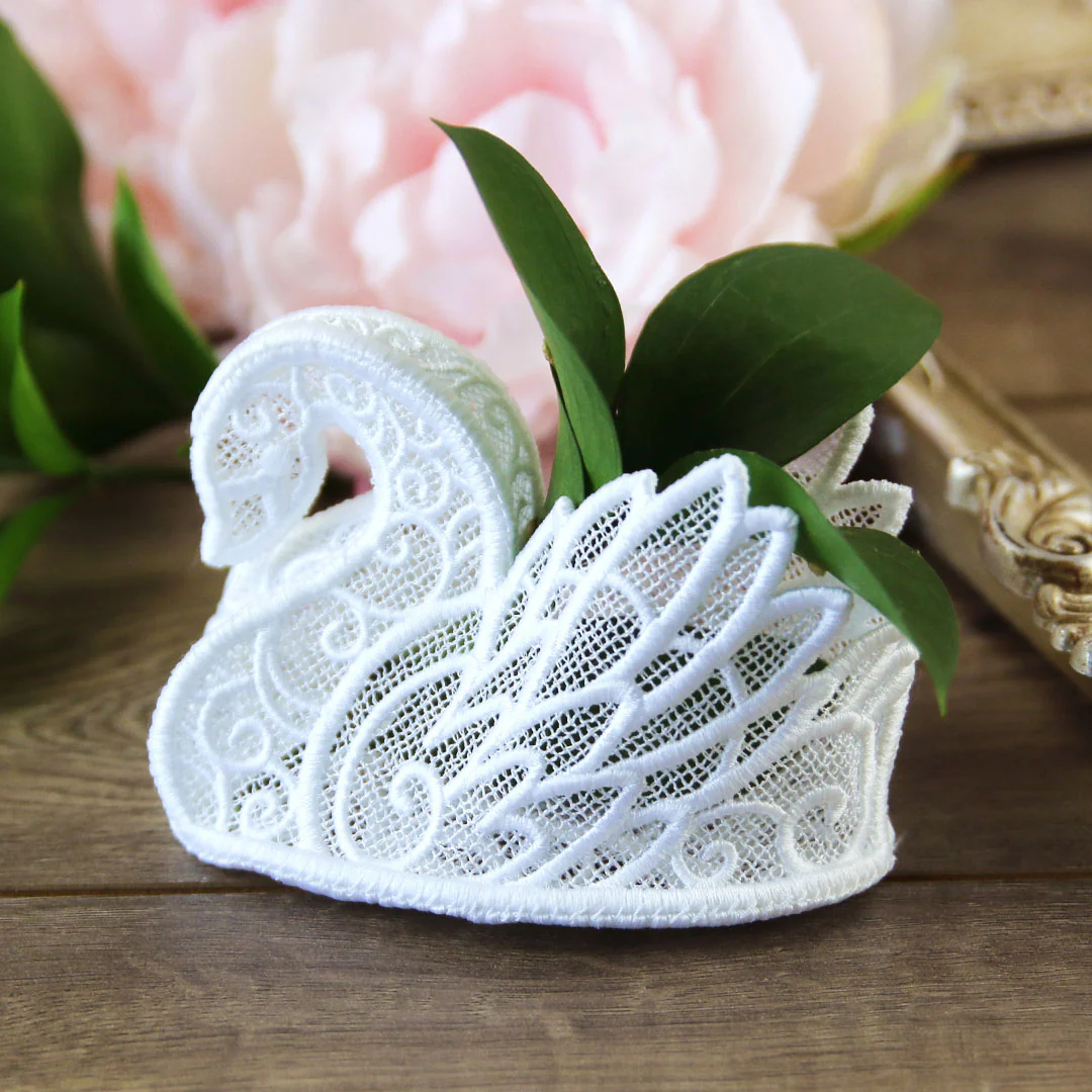 Elegant Swan in 3D (Lace) - Image 15