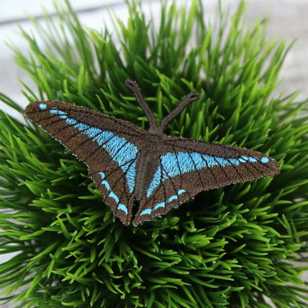 Free-Flying Blue Triangle (In-the-Hoop) - Image 5