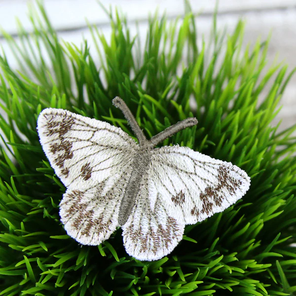 Free-Flying Checkered White (In-the-Hoop) - Image 5