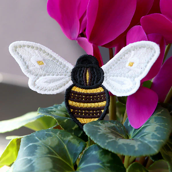 Free-Flying with Texture Bumble Bee (In-the-Hoop) - Image 6