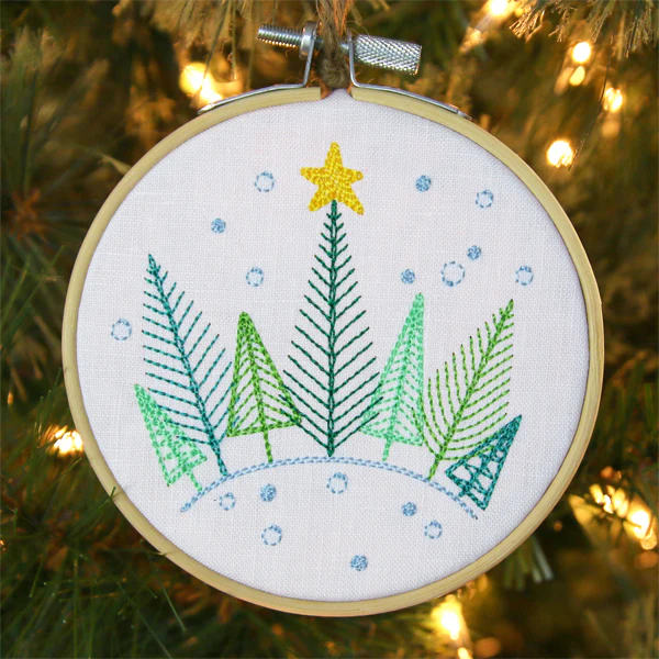 Homespun Christmas Tree Scene - Image 4
