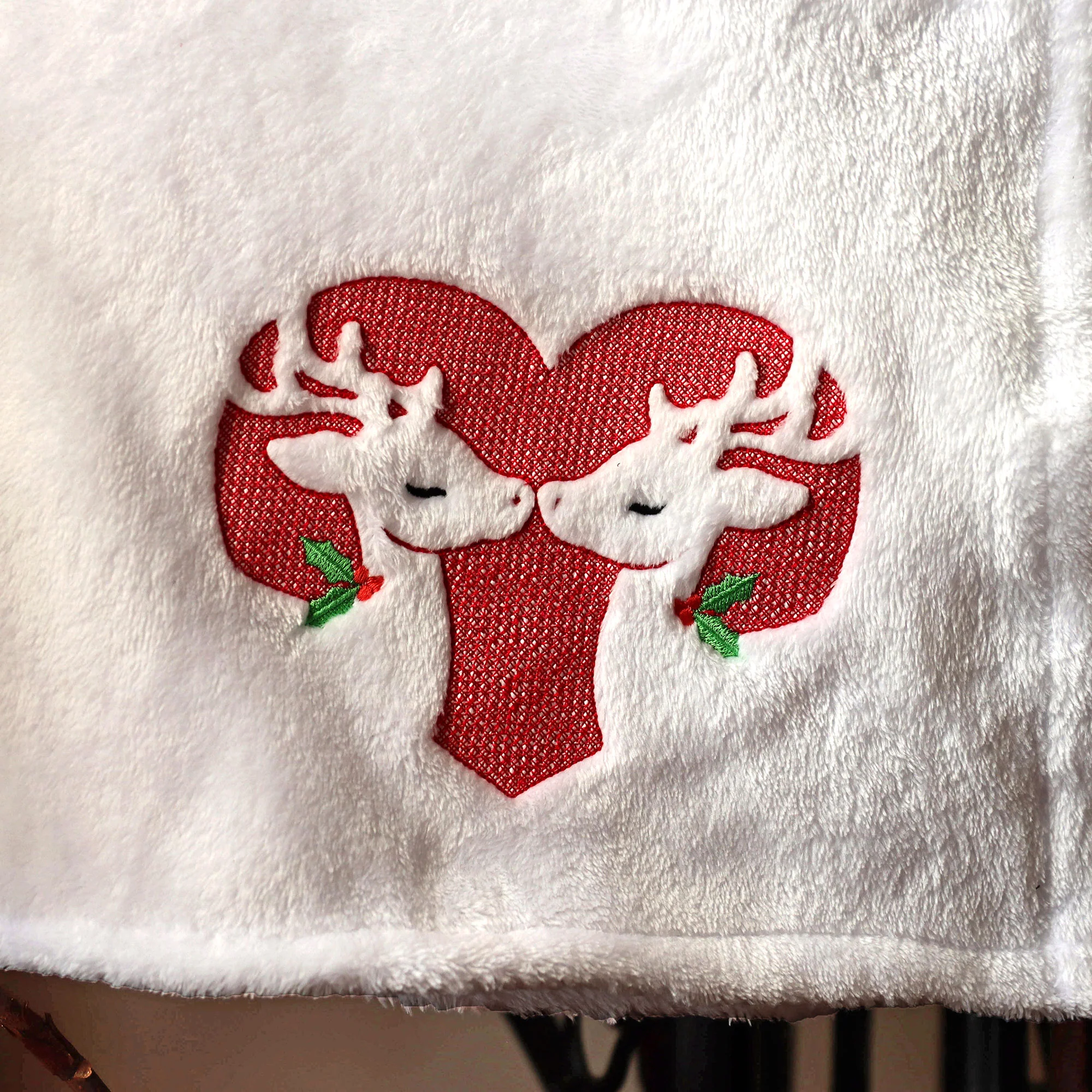 Kissing Reindeer Heart (Embossed) - Image 8