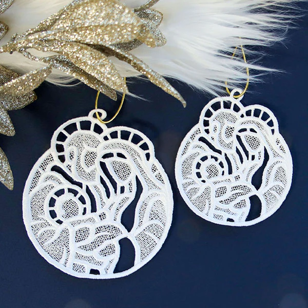 Nativity Treasures Ornament - Holy Family (Lace) - Image 3