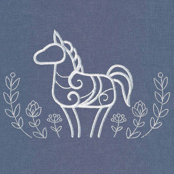 Rustic Horse with Laurel - Image 2
