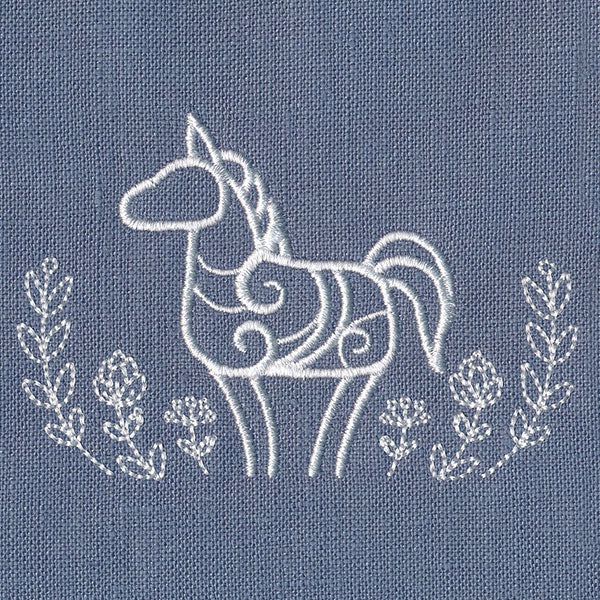 Rustic Horse with Laurel - Image 4