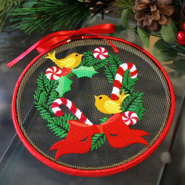 Sweet Tweet Christmas Wreath - Image 10