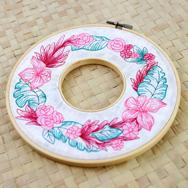 Tropical Hibiscus Wreath - Image 2