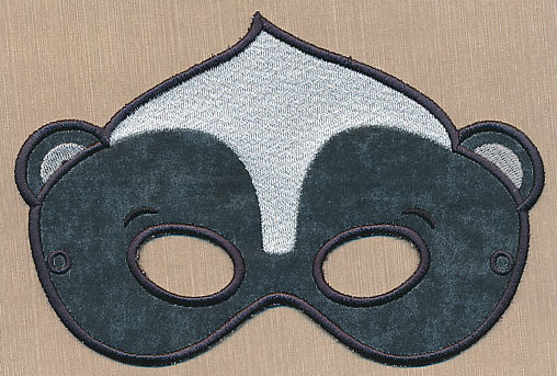 Woodland Skunk Mask - Large (In-the-Hoop) - Image 3