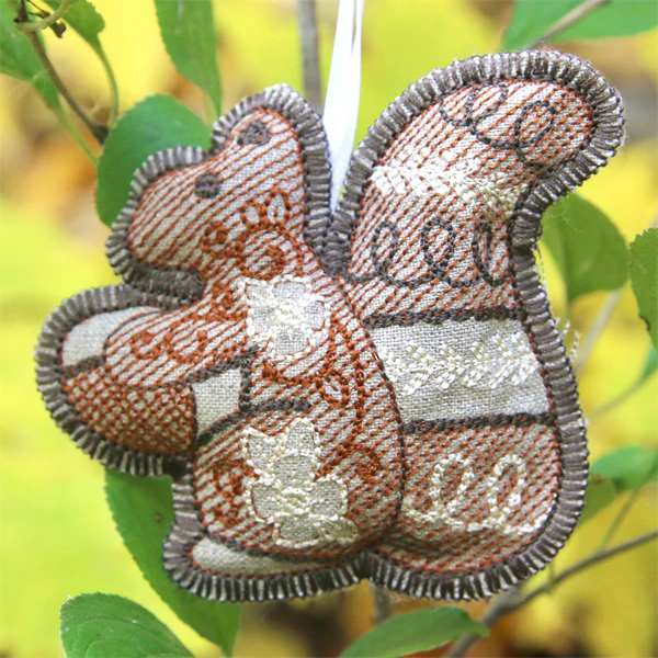 Woodland Wildlife Ornament - Squirrel (In-the-Hoop) - Image 2